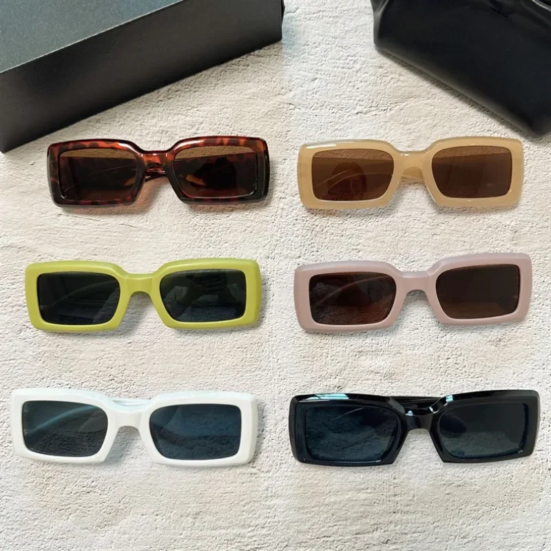 Designer Sunglasses - 新作、小さめの長方形サングラス。レディース、ヴィンテージブランド、ファッション性の高いデザイン。アウトドアやストリートでの写真撮影に最適。UV400カット。