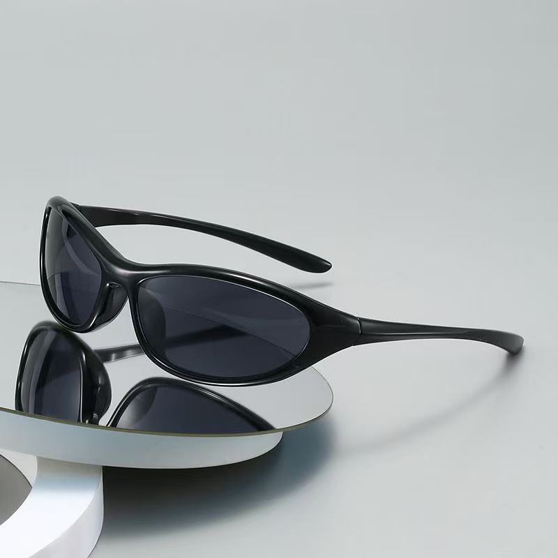 Designer Sunglasses - Y2K風パンクスポーツサングラス。男女兼用。一体型フレームで、ブランドデザイナーによるヴィンテージデザイン。UV400カット。パンクファッションに合うゴーグル型。