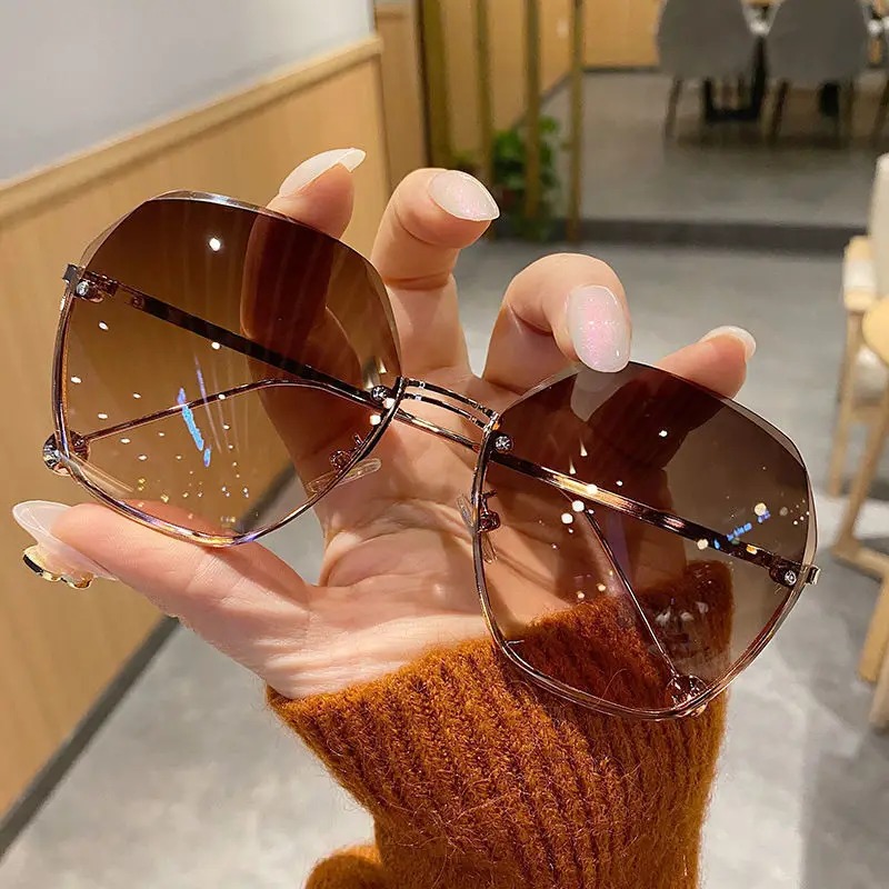 Designer Sunglasses - ブランドデザイン ファッション 新型多角形メタルサングラス レトロ レディースグラス クラシックトレンド
