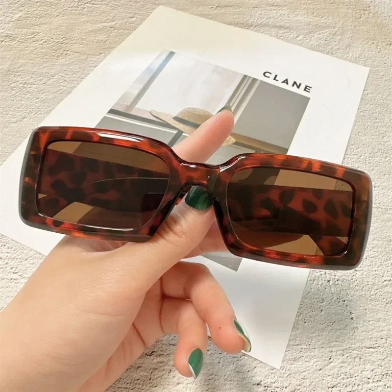 新作、小さめの長方形サングラス。レディース、ヴィンテージブラ - Designer Sunglasses のレビューと価格