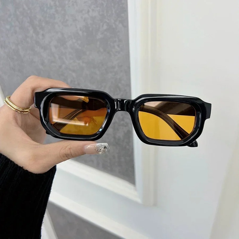 高級感のある長方形のサングラス。レディース、メンズ、ファッシ - Designer Sunglasses のレビューと価格