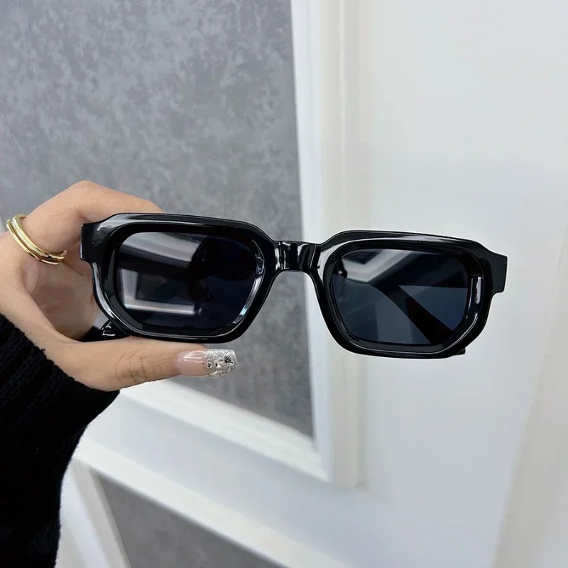 高級感のある長方形のサングラス。レディース、メンズ、ファッシ - Designer Sunglasses のレビューと価格
