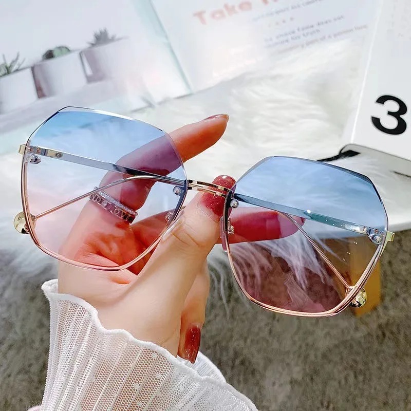 ブランドデザイン ファッション 新型多角形メタルサングラス  - Designer Sunglasses のレビューと価格