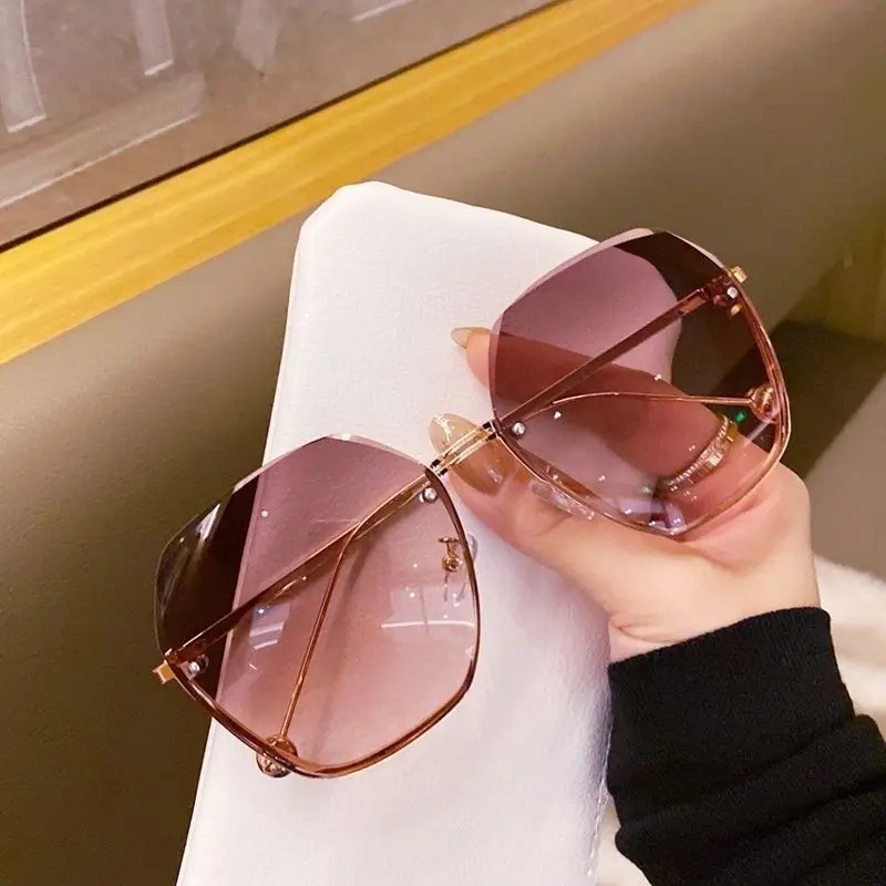 ブランドデザイン ファッション 新型多角形メタルサングラス  - Designer Sunglasses のレビューと価格
