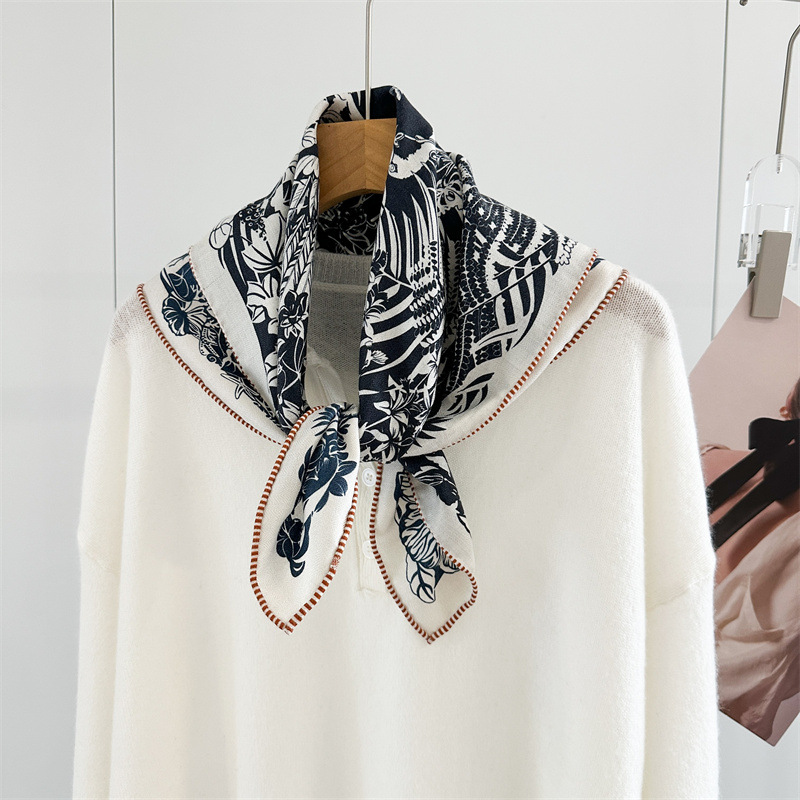 冬用、柔らかい素材の両面使いができる高級ショール、シルクウー - Cashmere Scarf のレビューと価格