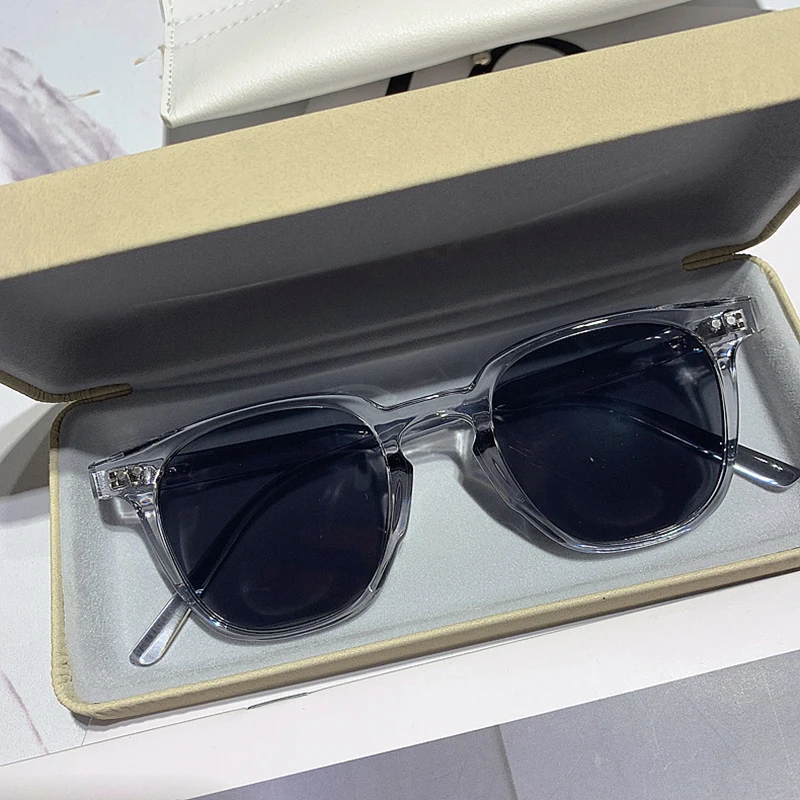 ヴィンテージ風のスクエア型グレーサングラス。レディース、メン - Designer Sunglasses のレビューと価格