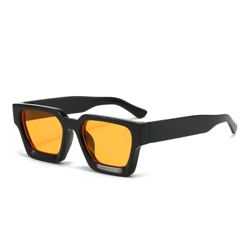 クラシックなスクエアフレームのサングラス。高級ブランドのデザ - Designer Sunglasses のレビューと価格