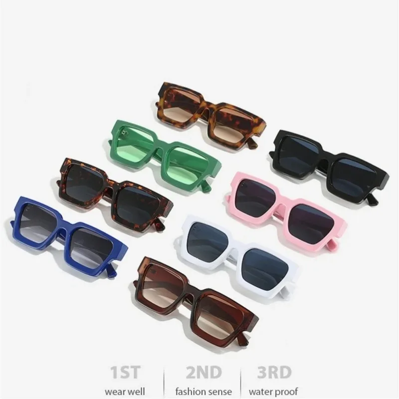 クラシックなスクエアフレームのサングラス。高級ブランドのデザ - Designer Sunglasses のレビューと価格
